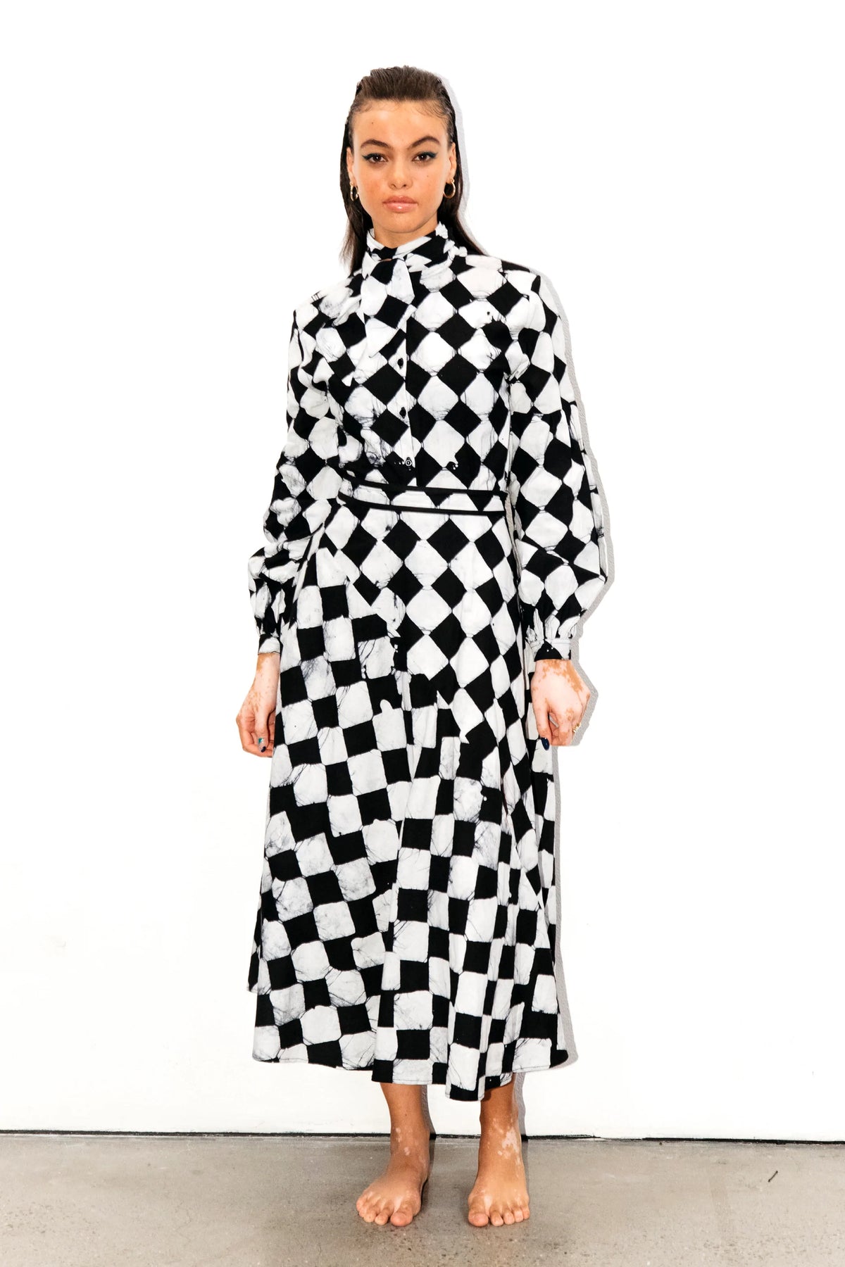 BLACK AND WHITE CROSSROADS HAND-BATIK COTTON SCARF AND BLOUSON LONG SLEEVE SHIRT