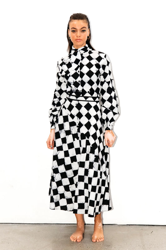 BLACK AND WHITE CROSSROADS HAND-BATIK COTTON SCARF AND BLOUSON LONG SLEEVE SHIRT